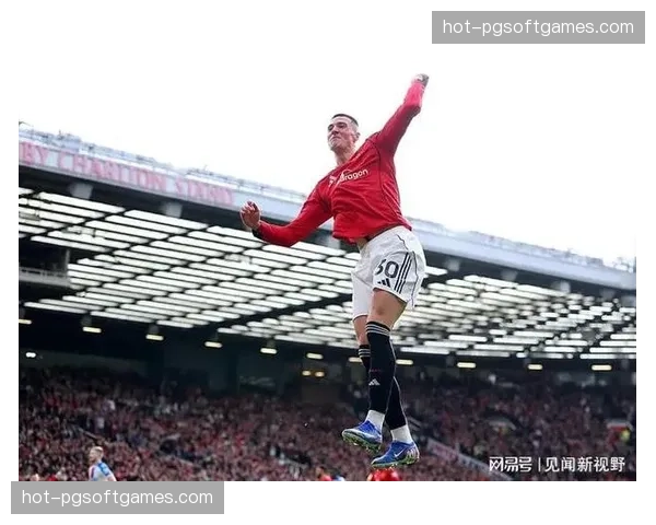 曼联从后场断球到破门仅14秒，快速转换直击要害成取胜关键